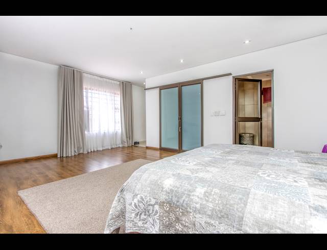 4 BEDROOM FREEHOLD FOR SALE IN MARLBORO GARDENS